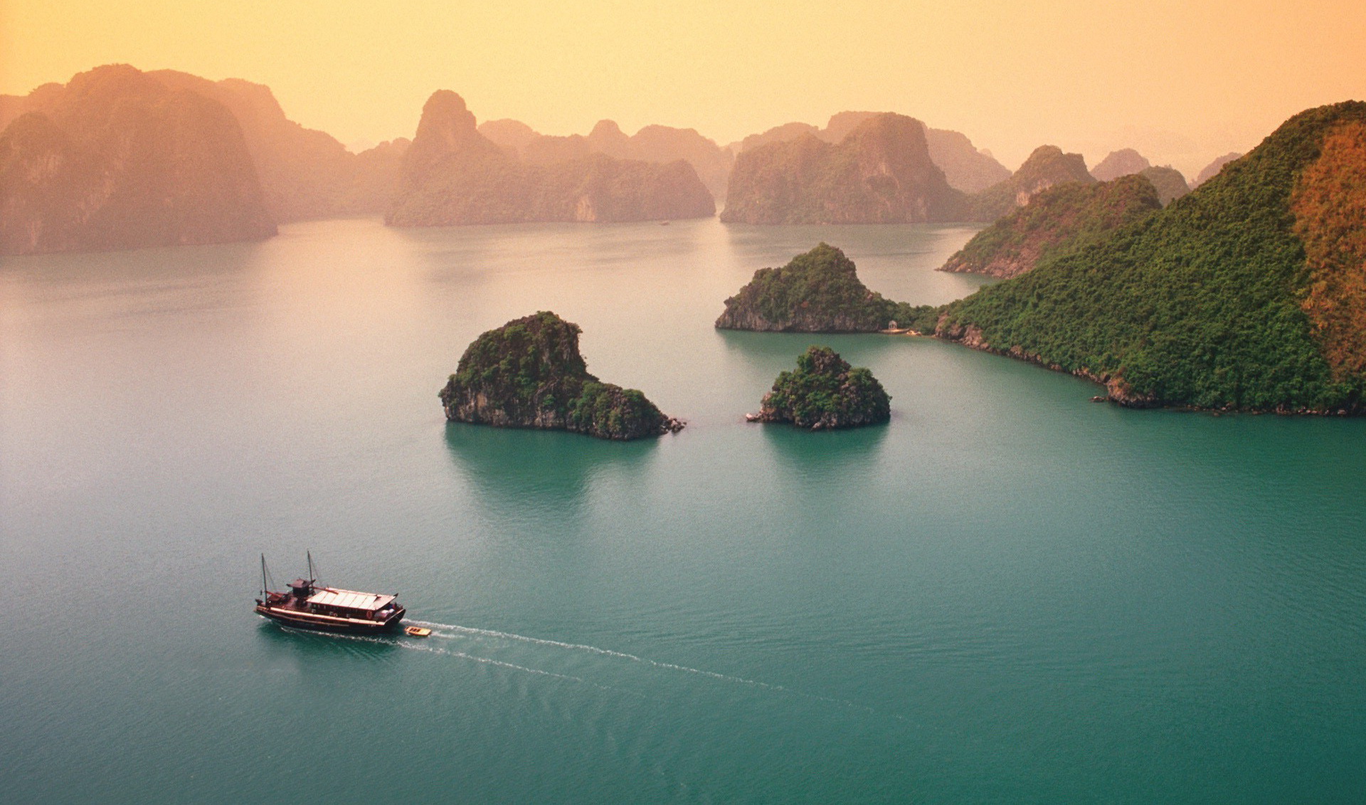 Bạn nhất định phải biết điều này trước bắt đầu khám phá Hạ Long 3 Bạn nhất định phải biết điều này trước bắt đầu khám phá Hạ Long, Xe Du Lịch Minh Đức