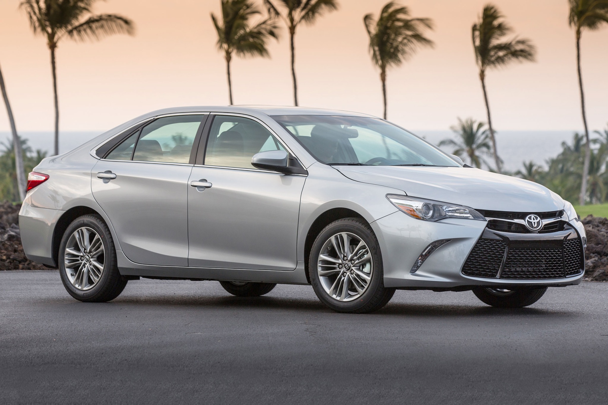 Dịch vụ thuê xe cưới 4 chỗ Toyota Camry ở Hà Nội 2021 5 Dịch vụ thuê xe cưới 4 chỗ Toyota Camry ở Hà Nội 2021, Xe Du Lịch Minh Đức